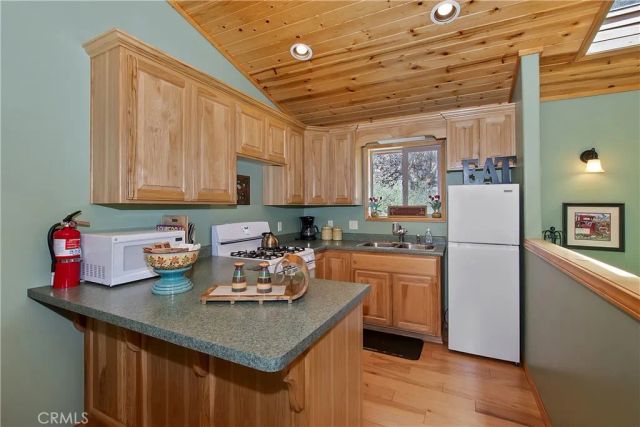 33653 Green Valley Lane, Green Valley Lake, CA 92341