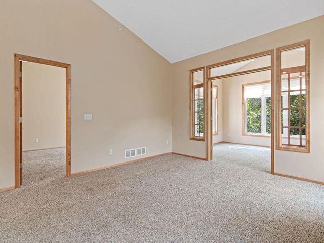 198 Thompson Avenue E, West Saint Paul, MN 55118