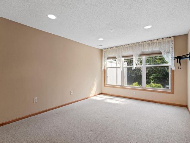 198 Thompson Avenue E, West Saint Paul, MN 55118