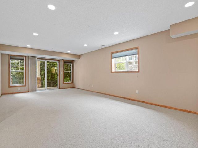 198 Thompson Avenue E, West Saint Paul, MN 55118