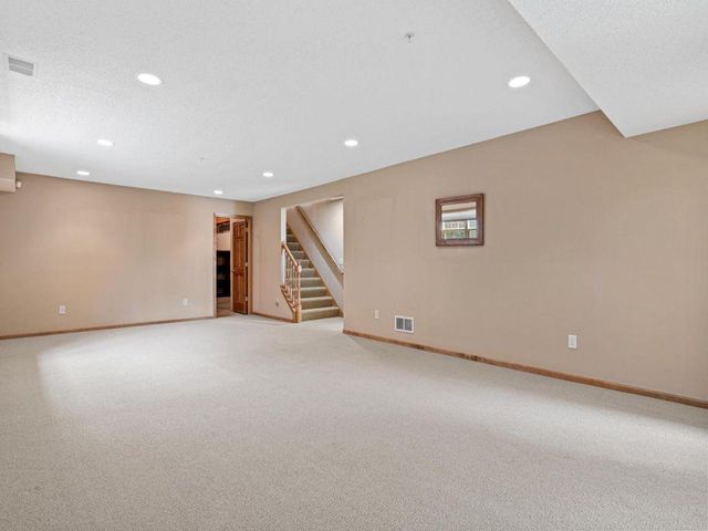 198 Thompson Avenue E, West Saint Paul, MN 55118