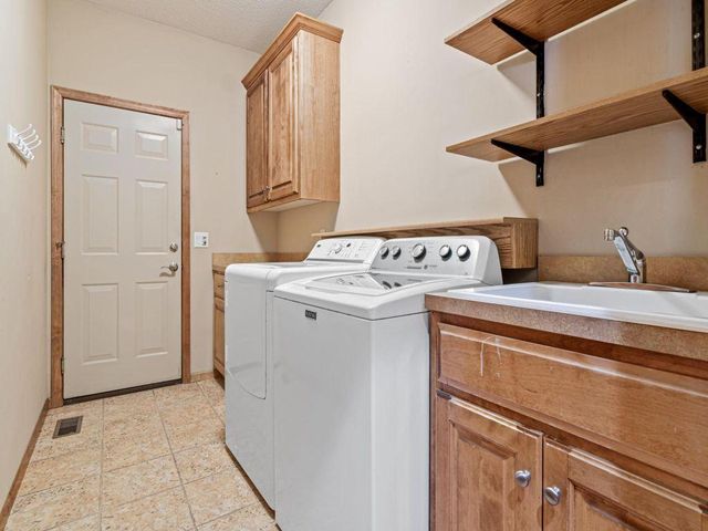 198 Thompson Avenue E, West Saint Paul, MN 55118