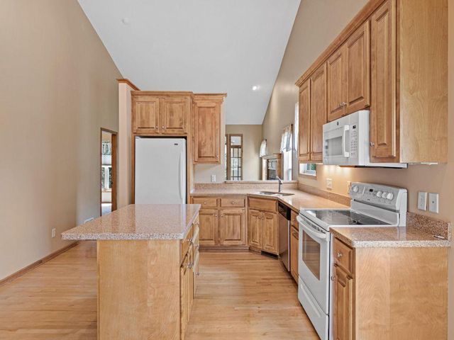 198 Thompson Avenue E, West Saint Paul, MN 55118