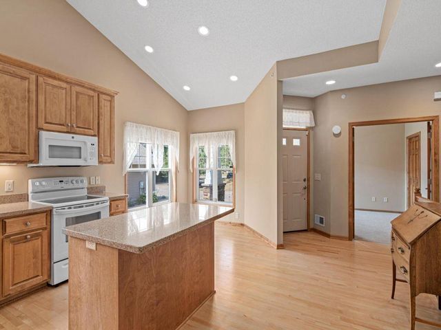 198 Thompson Avenue E, West Saint Paul, MN 55118