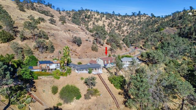 27817 Sky Harbour Road, Friant, CA 93626