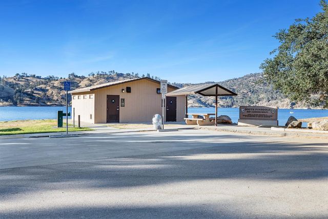 27817 Sky Harbour Road, Friant, CA 93626