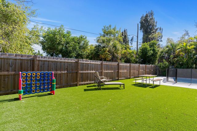 486 NW 1st Street, Boca Raton, FL 33432