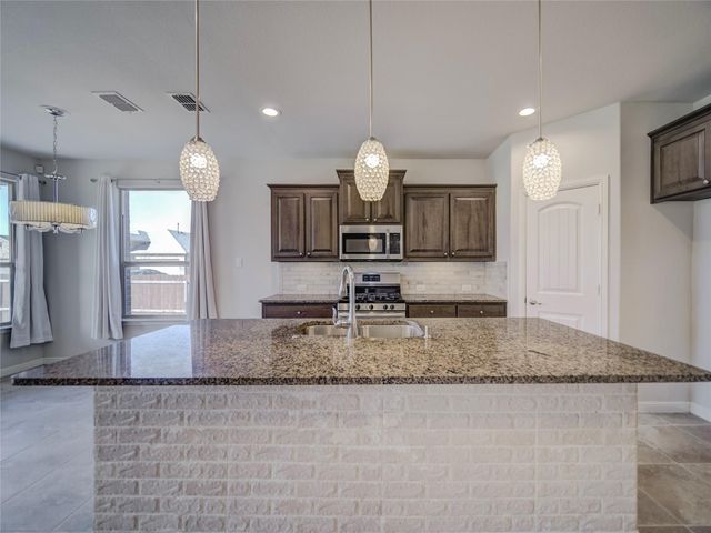1100 Twin Brooks Lane, Fort Worth, TX 76177
