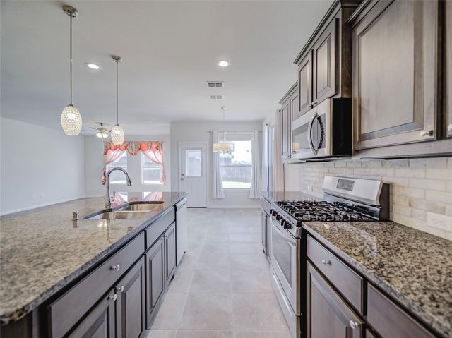 1100 Twin Brooks Lane, Fort Worth, TX 76177