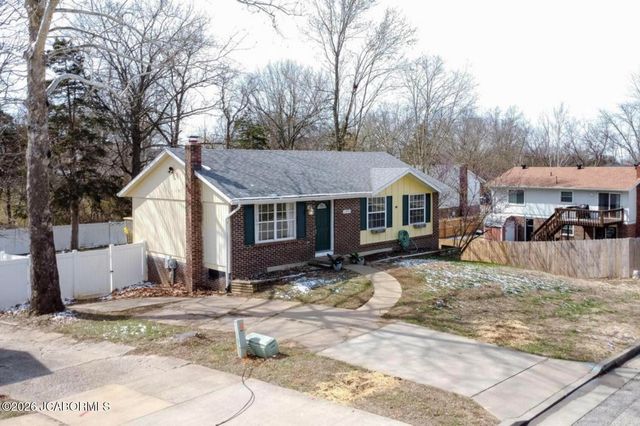 1335 GRANDVIEW DRIVE, Jefferson City, MO 65109