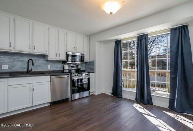 1335 GRANDVIEW DRIVE, Jefferson City, MO 65109