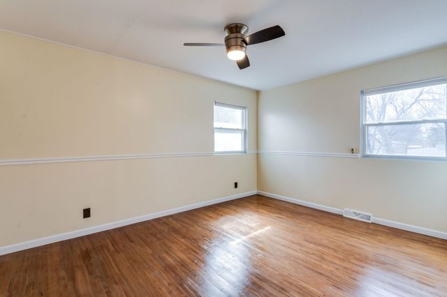 950 N Country Acres Ave, Wichita, KS 67212