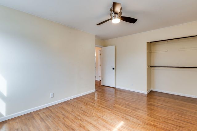 950 N Country Acres Ave, Wichita, KS 67212