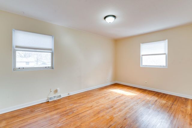 950 N Country Acres Ave, Wichita, KS 67212