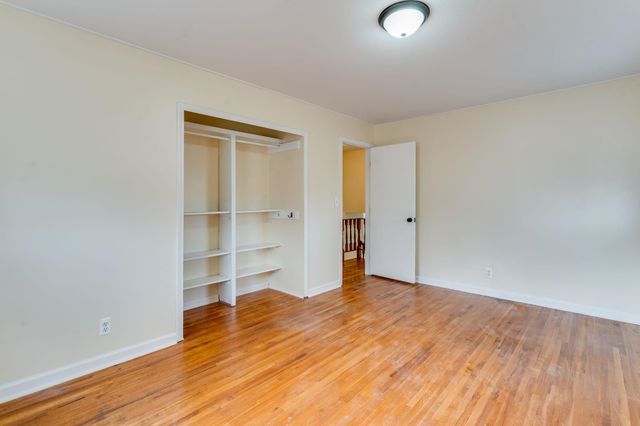 950 N Country Acres Ave, Wichita, KS 67212