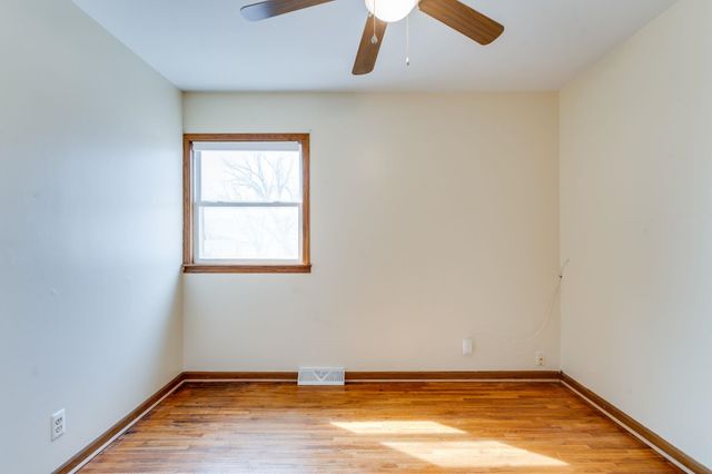 950 N Country Acres Ave, Wichita, KS 67212