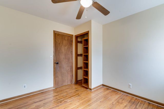 950 N Country Acres Ave, Wichita, KS 67212