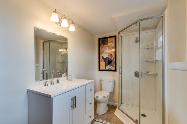 950 N Country Acres Ave, Wichita, KS 67212