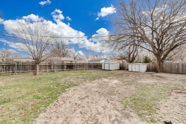 950 N Country Acres Ave, Wichita, KS 67212