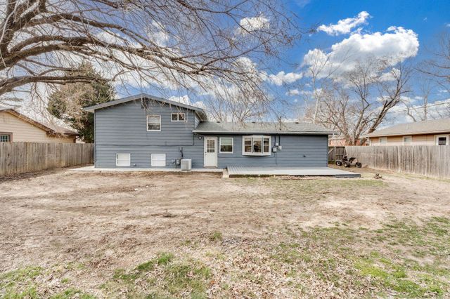 950 N Country Acres Ave, Wichita, KS 67212