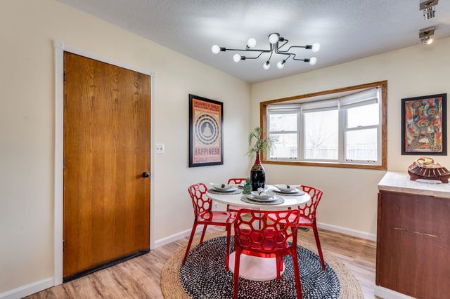 950 N Country Acres Ave, Wichita, KS 67212