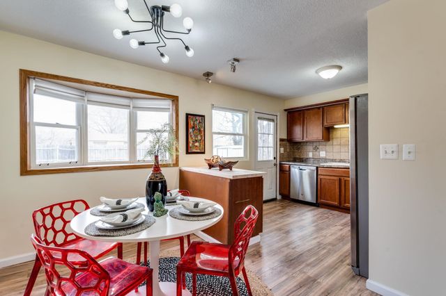 950 N Country Acres Ave, Wichita, KS 67212