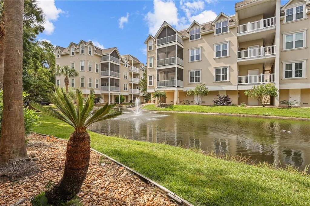 120 Shady Brook Circle, 301, St. Simons Island, GA 31522