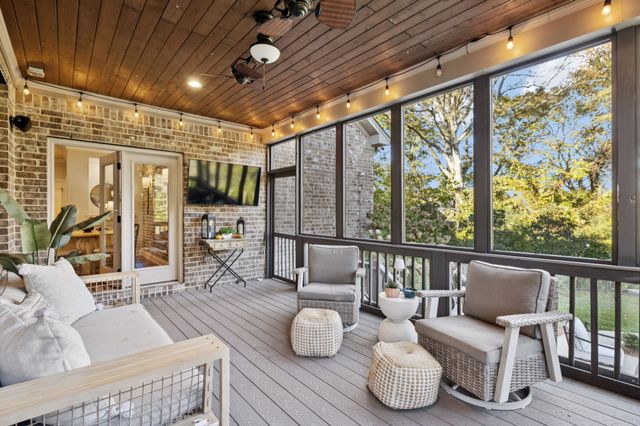 2734 Paddock Park Dr, Thompsons Station, TN 37179