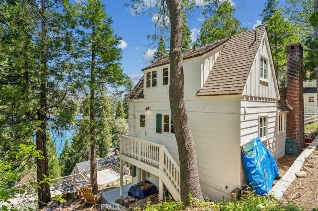 28901 Palisades Drive, Lake Arrowhead, CA 92352