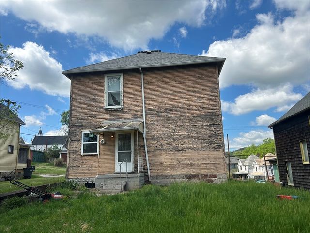306 4th St, Monessen, PA 15062