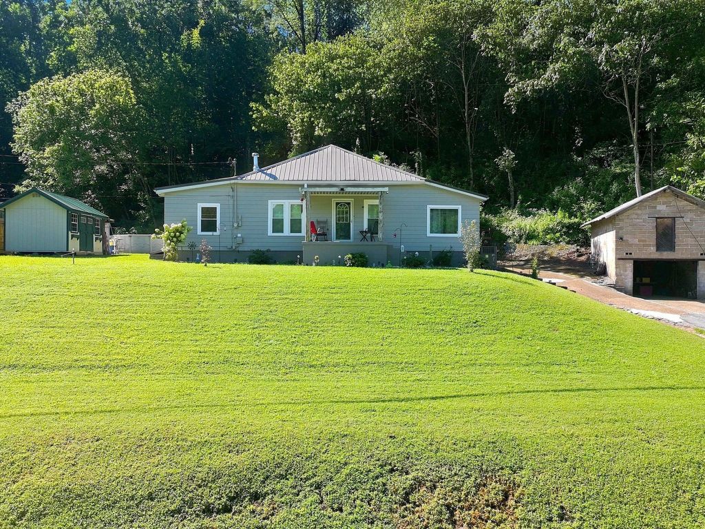 8565 Lawrenceburg Hwy, Mount Pleasant, TN 38474