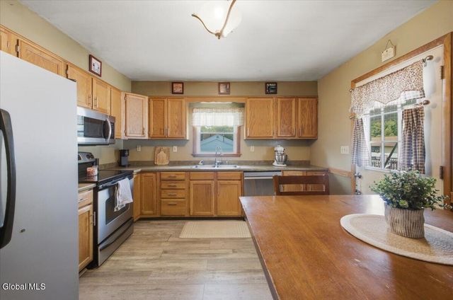 31 Maine Avenue, East Greenbush, NY 12144