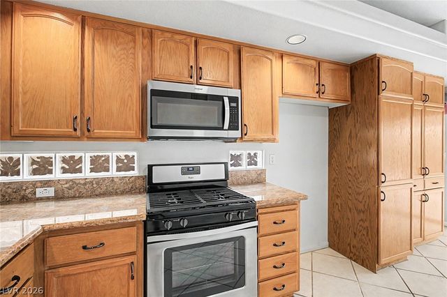 8713 Blazing Saddle Avenue, Las Vegas, NV 89129