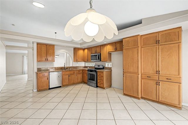 8713 Blazing Saddle Avenue, Las Vegas, NV 89129