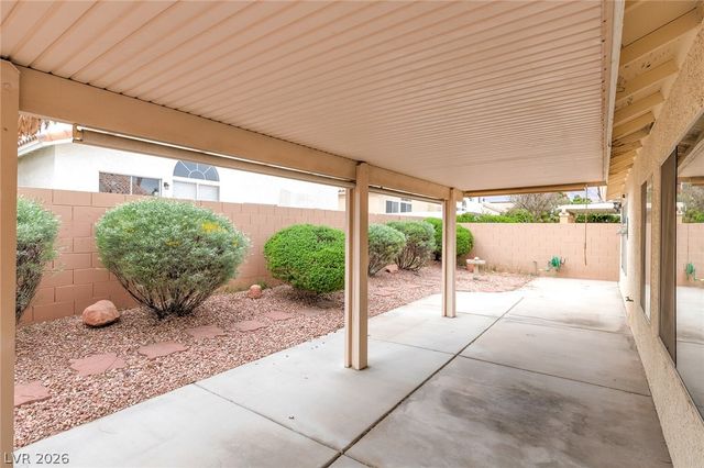 8713 Blazing Saddle Avenue, Las Vegas, NV 89129