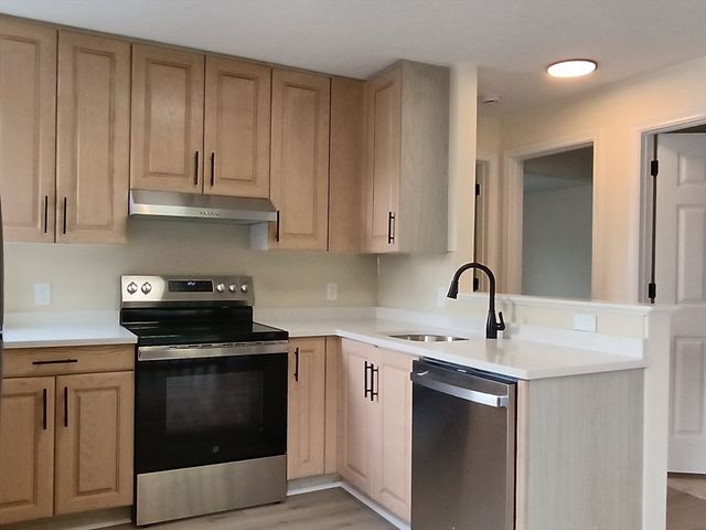 114 Burkhall St Q, Weymouth, MA 02190