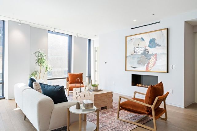 10 Farnsworth St 3B, Boston, MA 02210