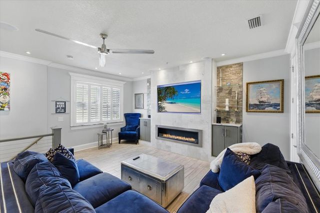 3111 W DE LEON STREET 8, Tampa, FL 33609