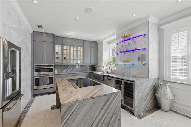 3111 W DE LEON STREET 8, Tampa, FL 33609