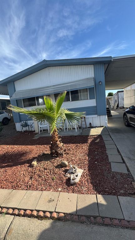 Image 1 of property listing at 1218 E Cleveland Avenue # 98, Madera, CA 93638