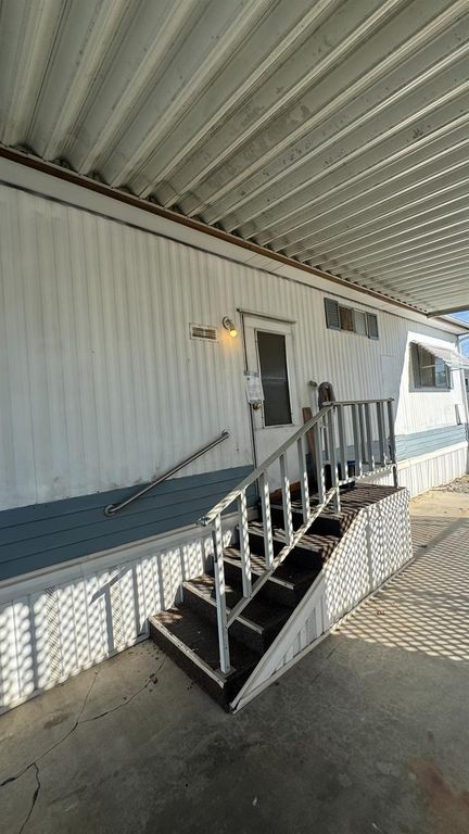 Image 2 of property listing at 1218 E Cleveland Avenue # 98, Madera, CA 93638