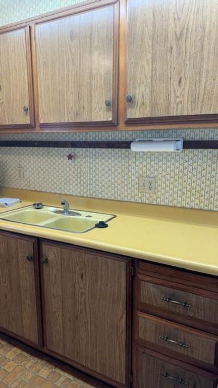 Image 5 of property listing at 1218 E Cleveland Avenue # 98, Madera, CA 93638