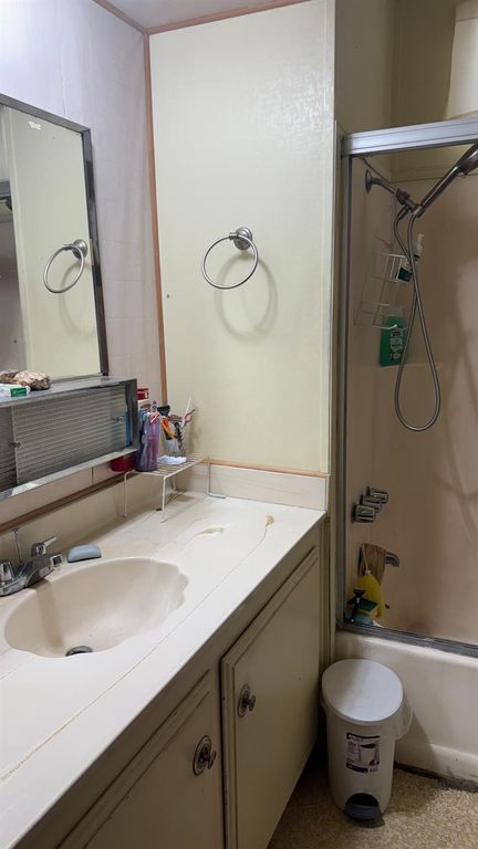 Image 6 of property listing at 1218 E Cleveland Avenue # 98, Madera, CA 93638