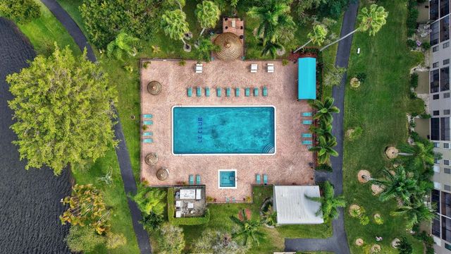 2205 S Cypress Bend Drive 908, Pompano Beach, FL 33069