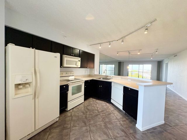 2205 S Cypress Bend Drive 908, Pompano Beach, FL 33069