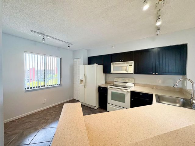 2205 S Cypress Bend Drive 908, Pompano Beach, FL 33069