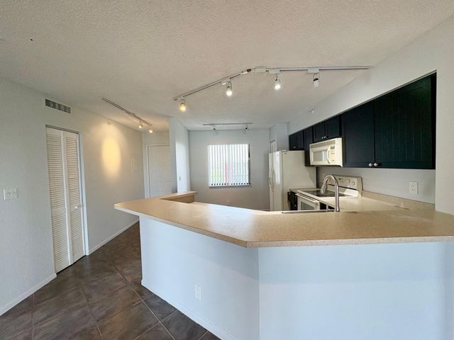 2205 S Cypress Bend Drive 908, Pompano Beach, FL 33069