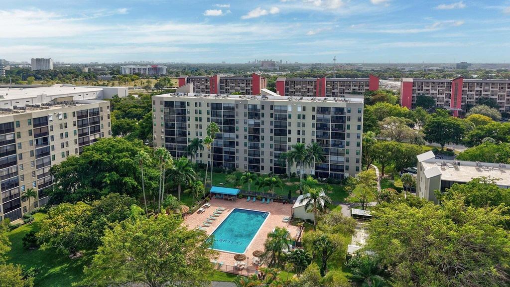 2205 S Cypress Bend Drive 908, Pompano Beach, FL 33069