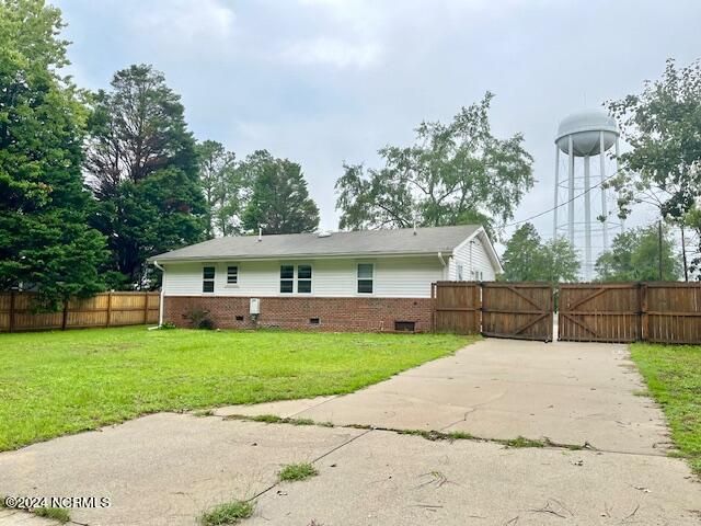 1708 N Poplar Street, Aberdeen, NC 28315