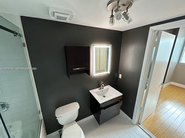 690 SW 1st Court 1221, Miami, FL 33130